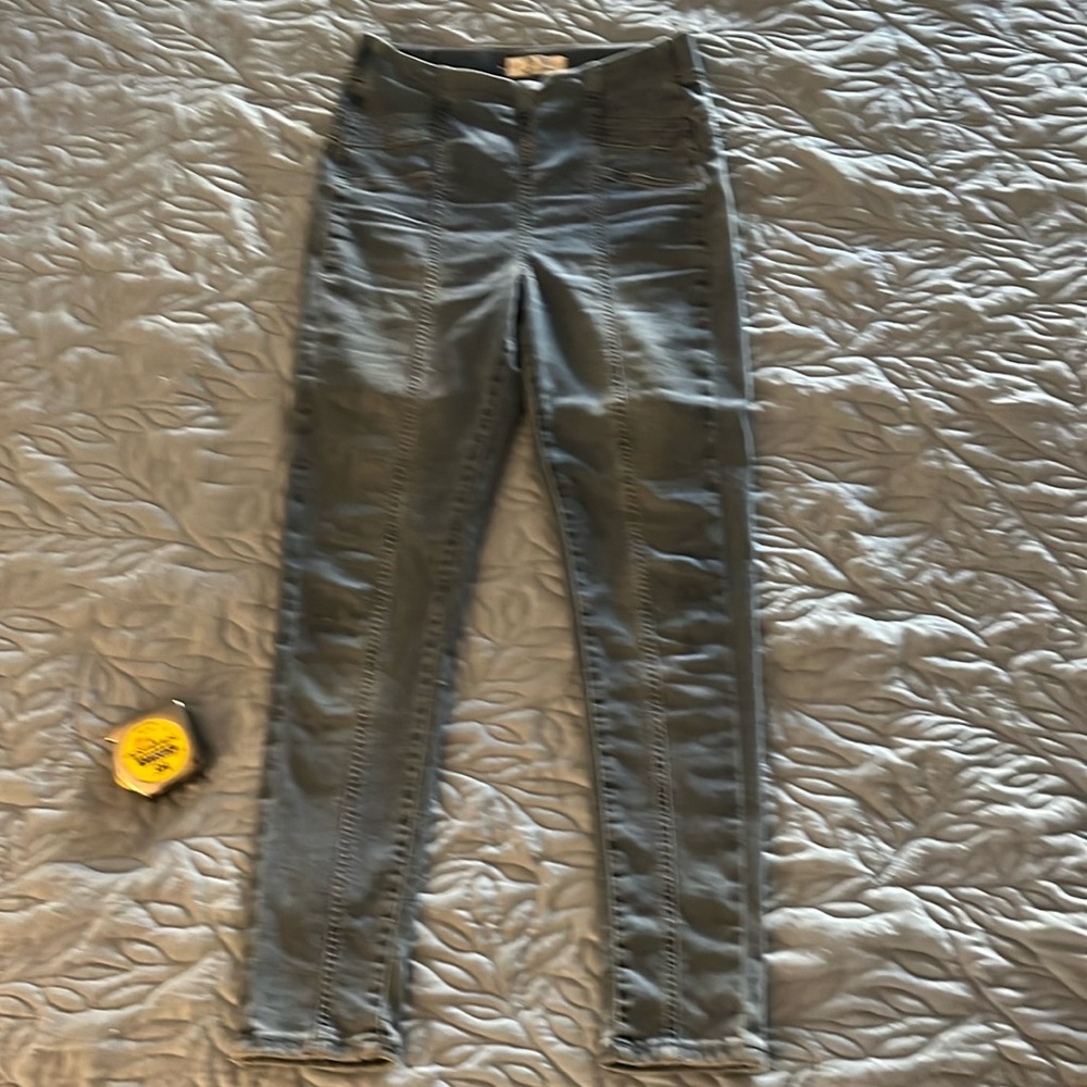 Free people pull on skinny jeans